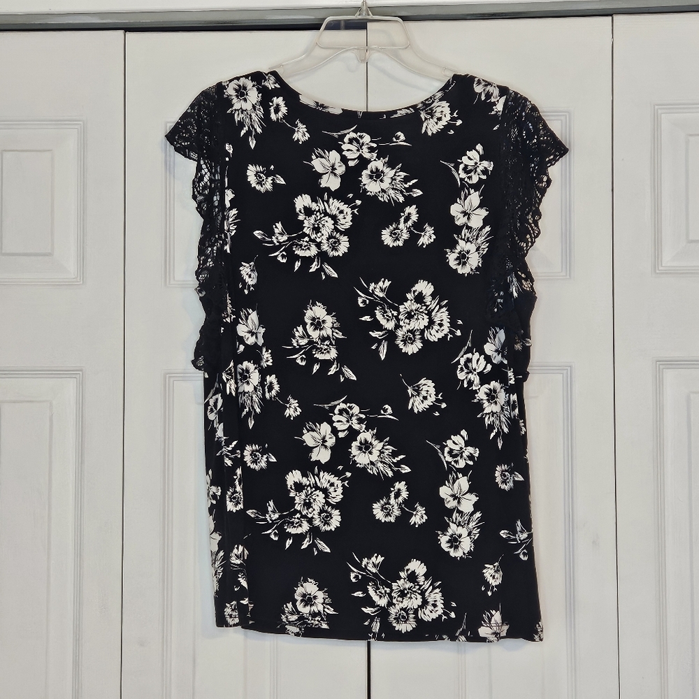 Black and White Floral Women's Top - Picture 3 of 3